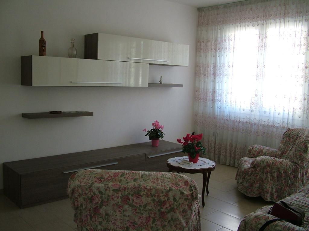 מסטרה San Teodoro Apartment מראה חיצוני תמונה